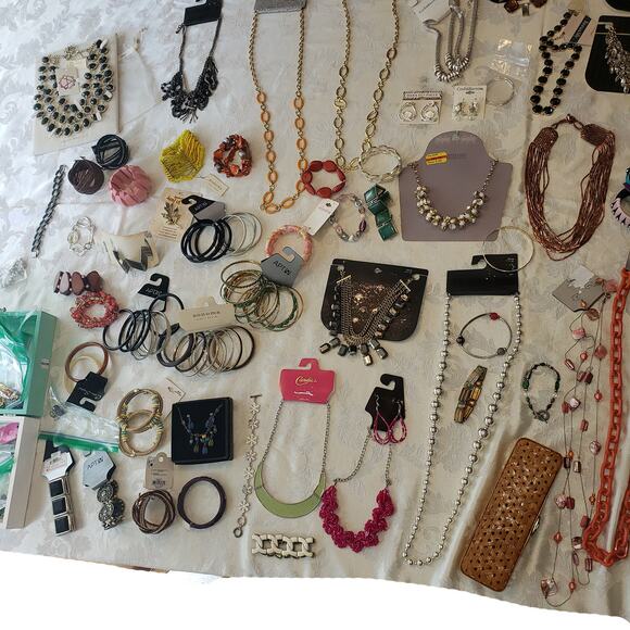 10 piece NWT Item Fashion Jewelry Not So Mystery Mystery Box - Picture 4 of 8